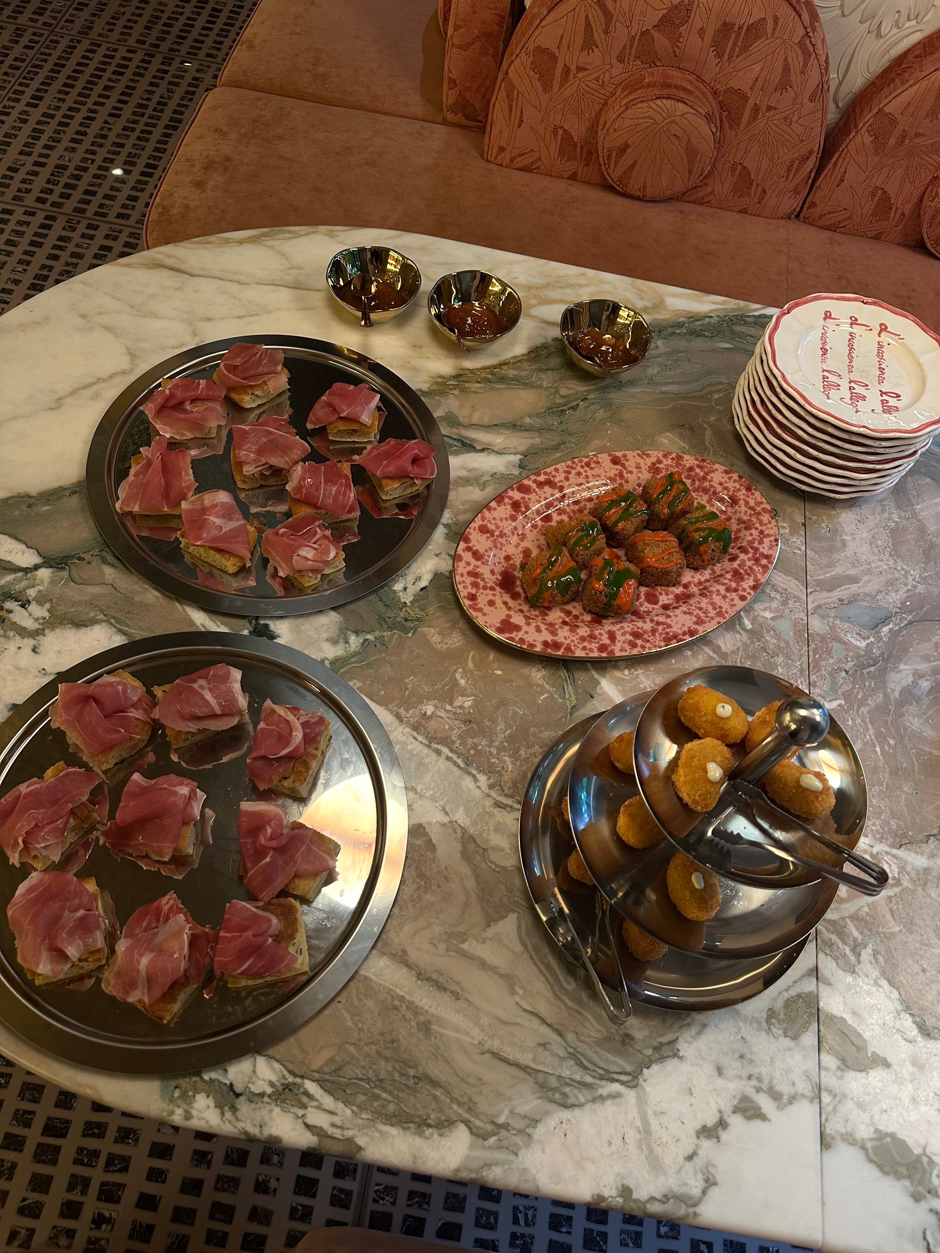 Aperitivo + decoro di due tazzine da caffè da The Appuntamento