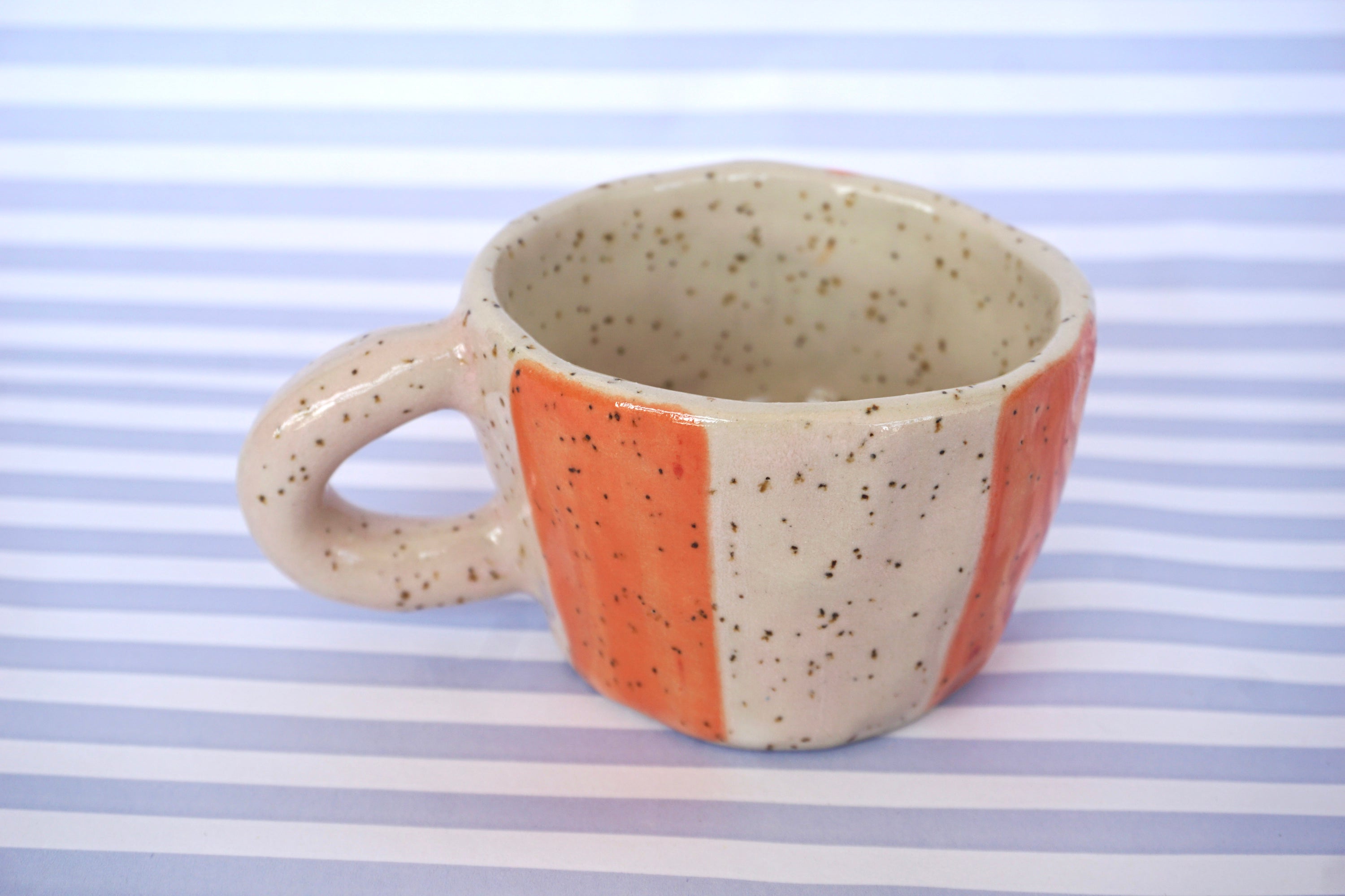 Tazza righe arancioni e rosa chiaro