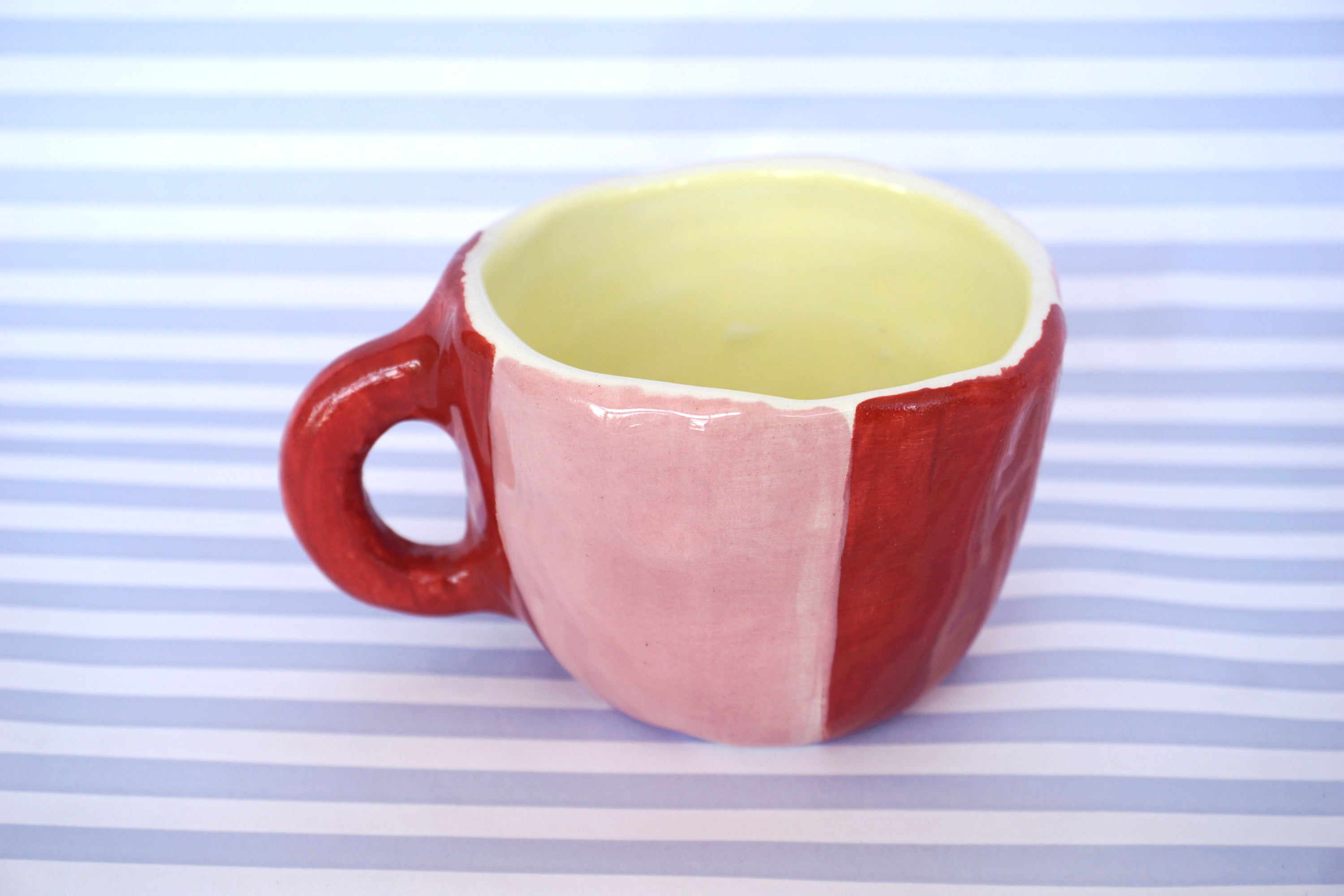 Tazza righe rossa e rosa interno burro