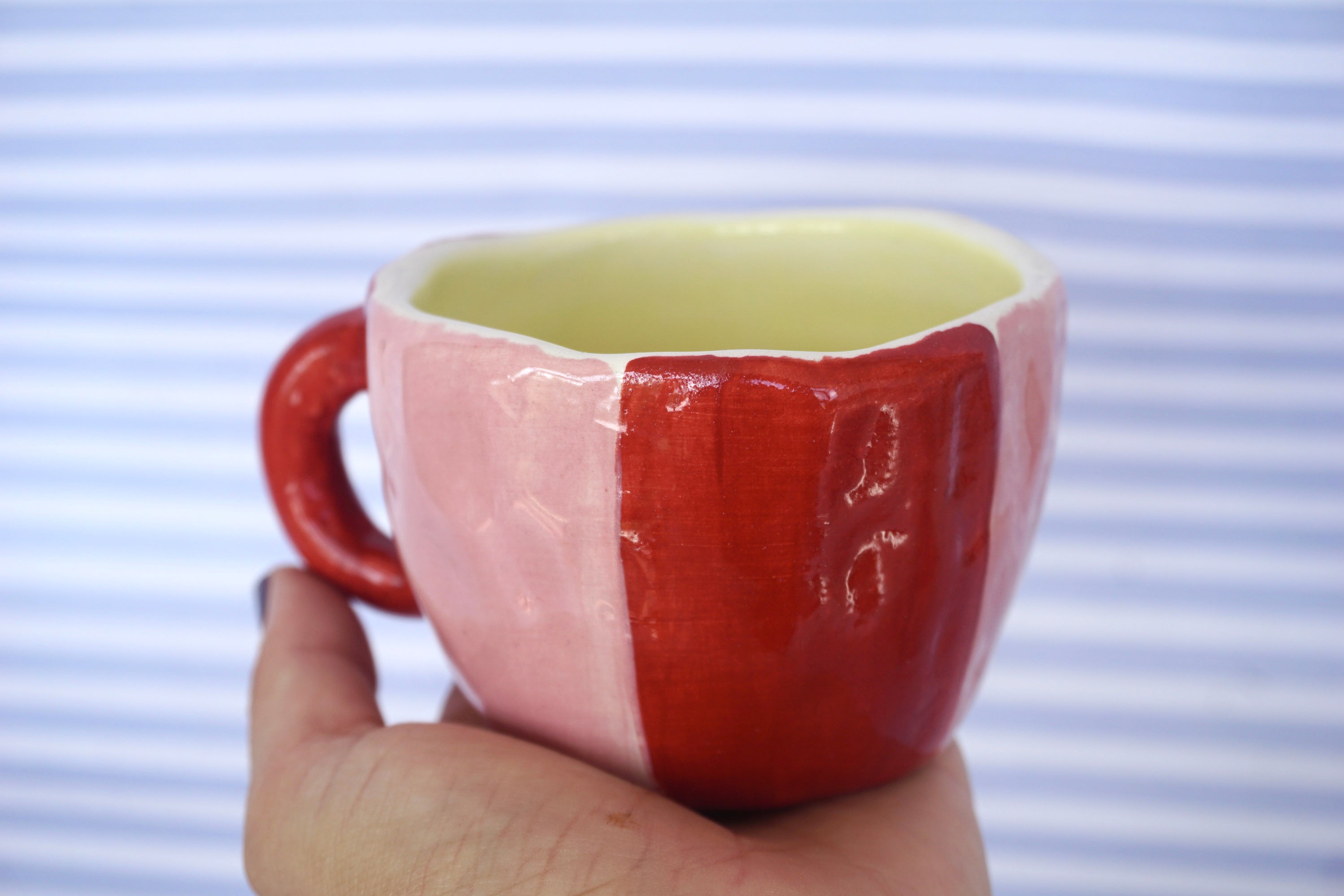 Tazza righe rossa e rosa interno burro