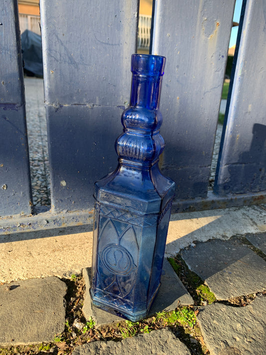 Bottiglia blu con decori