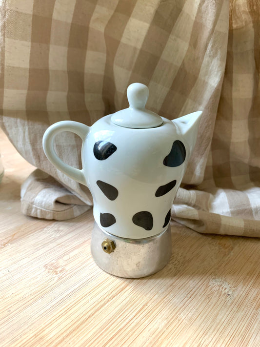 Caffettiera in ceramica con chiazze di mucca