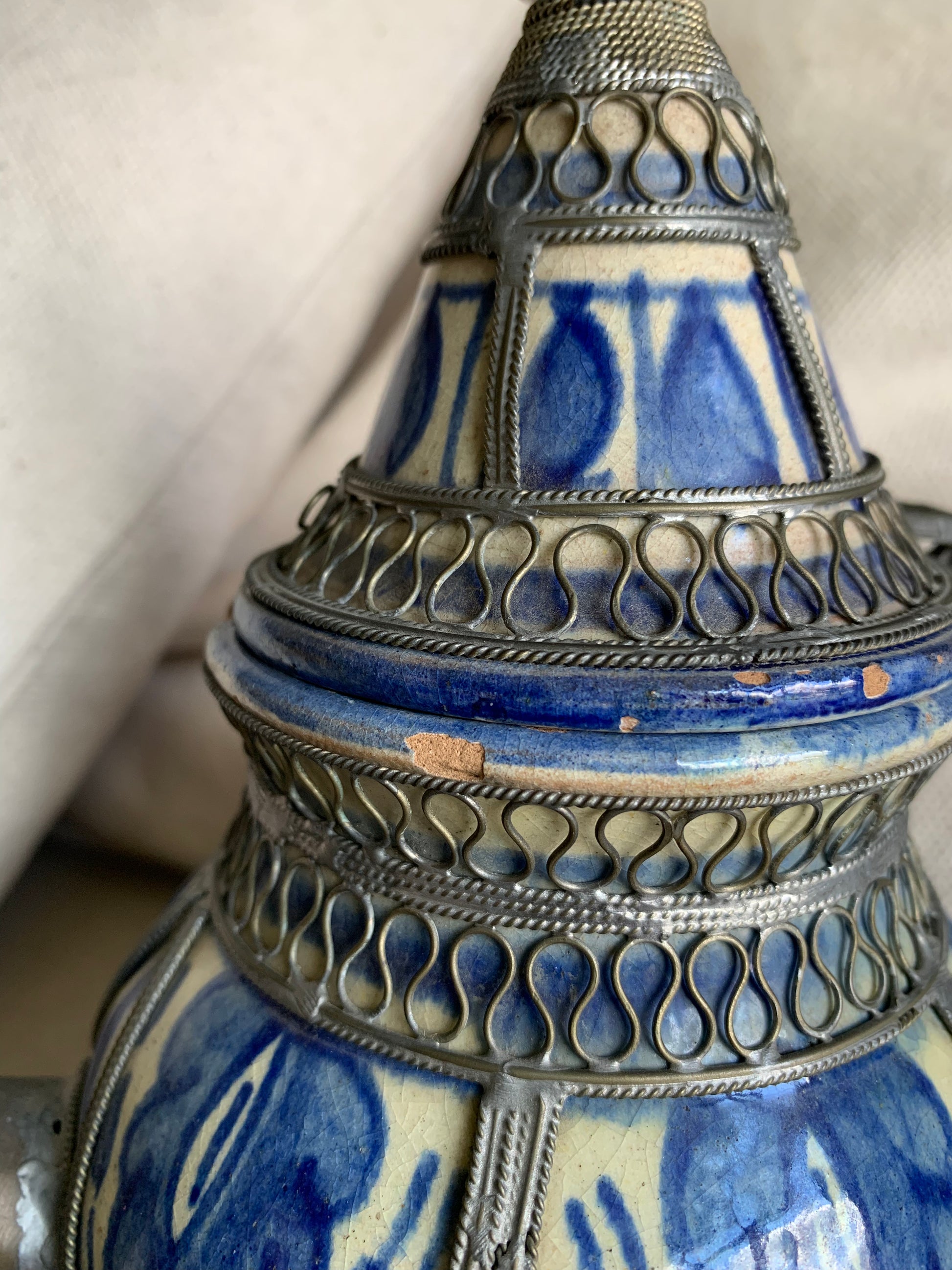 Teiera marocchina di medie dimensioni design elegante con filtro integrato  interno da utilizzare tutti i giorni per riparare i tuoi tè e infusi